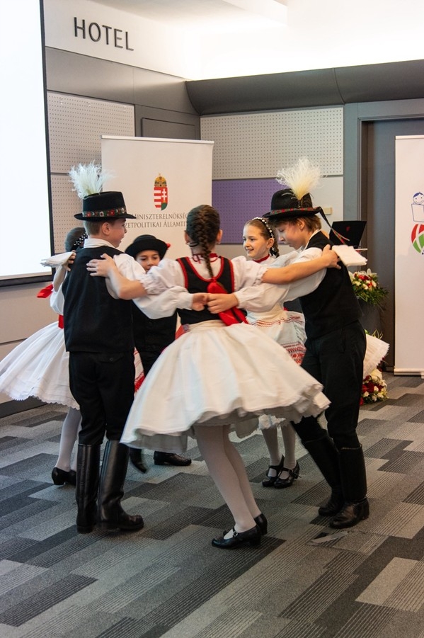 Magyar Iskola – Március